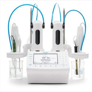 Titulador potenciométrico con una bomba y dos tarjetas analógicas